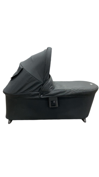 Shop Britax Zinnia Bassinet, Onyx Glacier at GoodBuy Gear