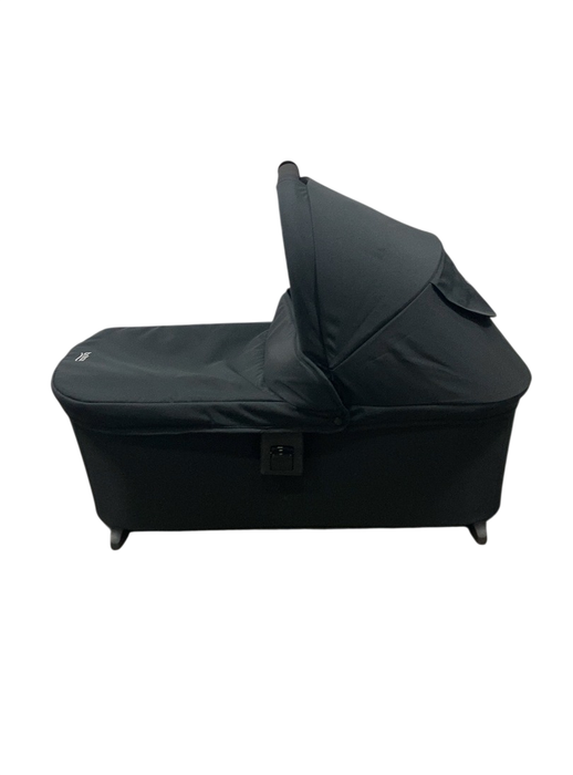 Shop Britax Zinnia Bassinet, Onyx Glacier at GoodBuy Gear