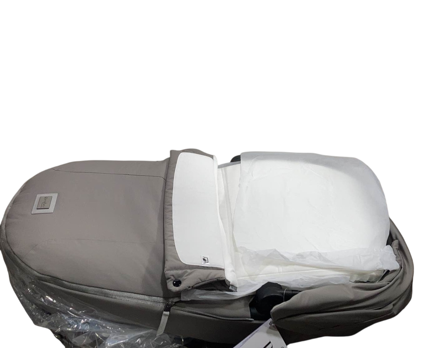 Shop Cybex PRIAM Lux Carry Cot, Soho Grey at GoodBuy Gear