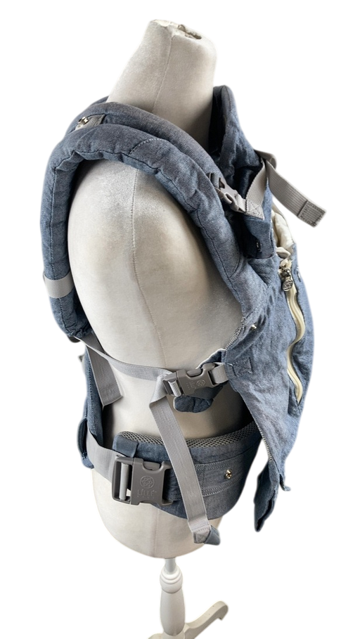 Shop Lillebaby Complete All Seasons Baby Carrier, Chambray at GoodBuy Gear