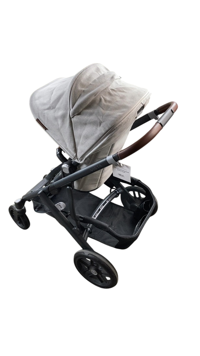 Shop UPPAbaby VISTA V2 Stroller, 2023, Anthony (White & Grey Chenille) at GoodBuy Gear