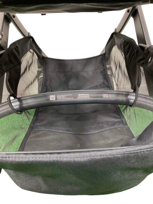 Shop UPPAbaby VISTA V2 Bassinet, 2023, Anthony (White and Grey Chenille) at GoodBuy Gear