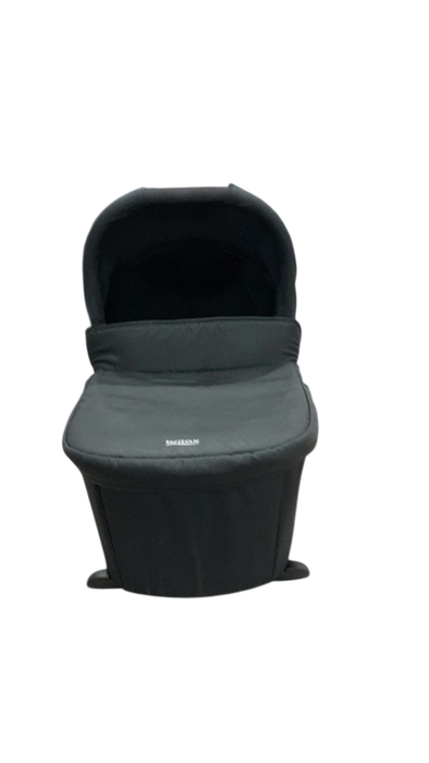 Shop Britax Zinnia Bassinet, Onyx Glacier at GoodBuy Gear