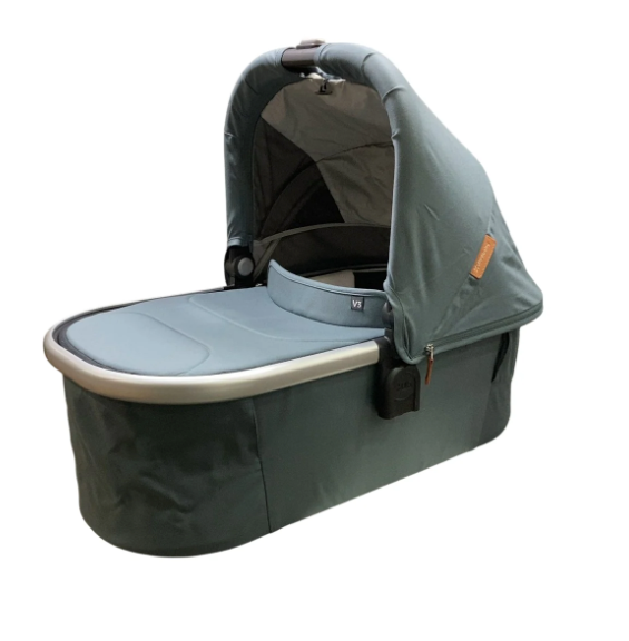 does uppababy bassinet come with cover UPPAbaby Bassinet V3, Dillan (Stone Blue)