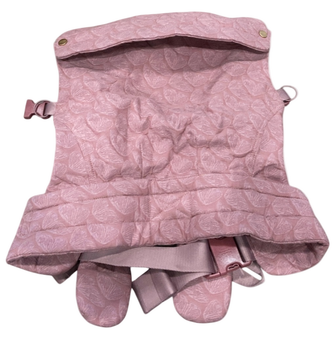 Mabē The Monarch Carrier, Pink butterflies