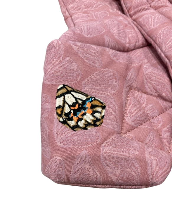 Mabē The Monarch Carrier, Pink butterflies