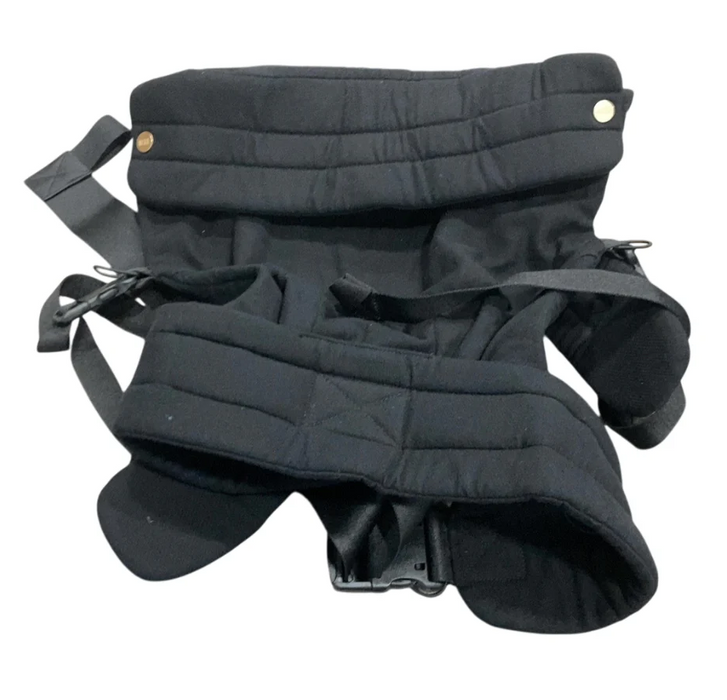 Shop Mabē The Monarch Carrier, Ebony at GoodBuy Gear