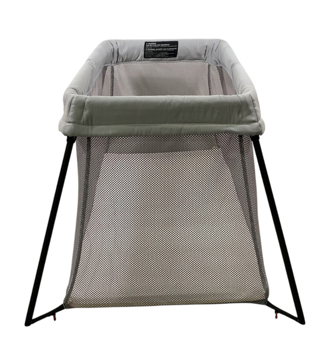 BabyBjorn Travel Crib Light Bundle with Fitted Sheet, Silver