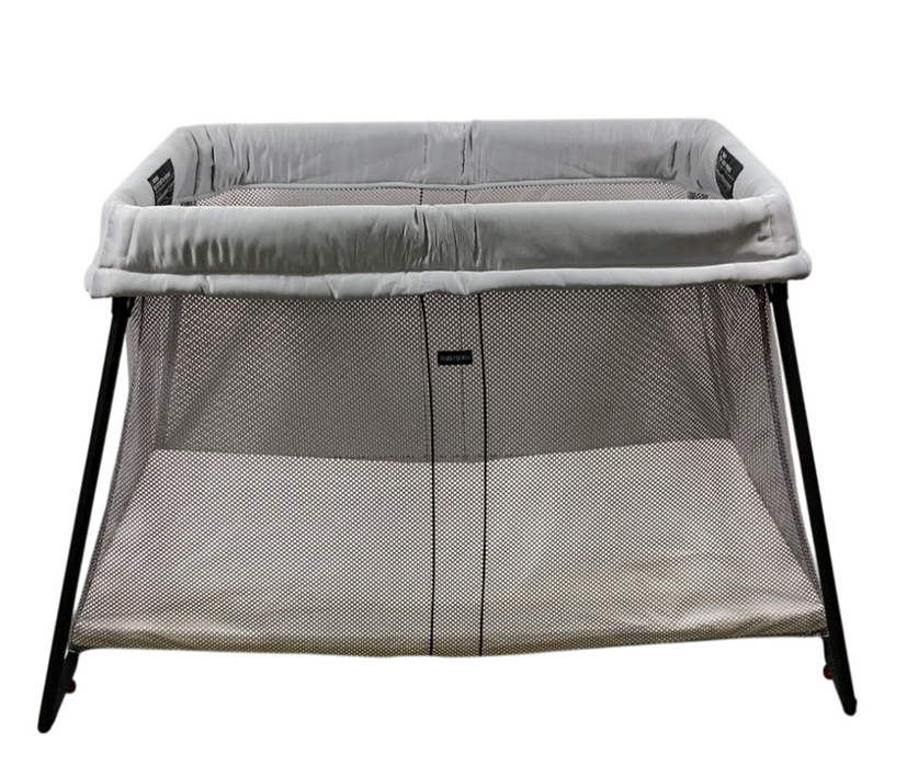 BabyBjorn Travel Crib Light Bundle with Fitted Sheet, Silver