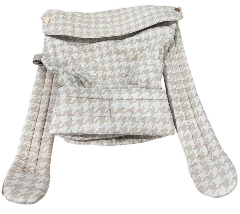 Shop Mabē The Monarch Carrier, Houndstooth at GoodBuy Gear