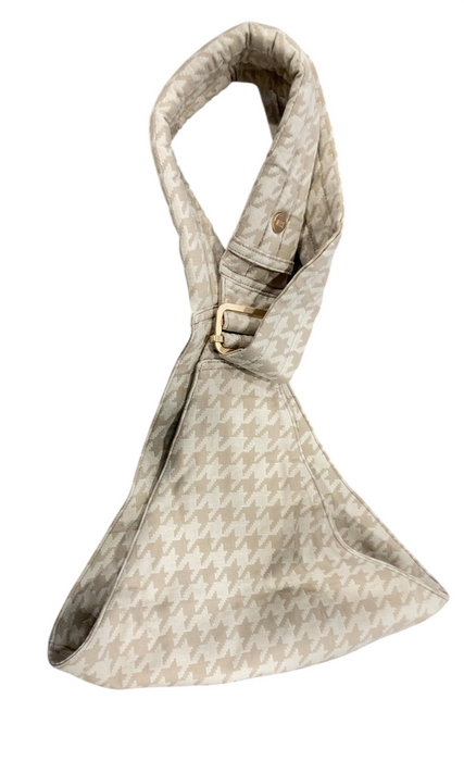 Shop Mabē The Monarch Toddler Sling, Houndstooth at GoodBuy Gear