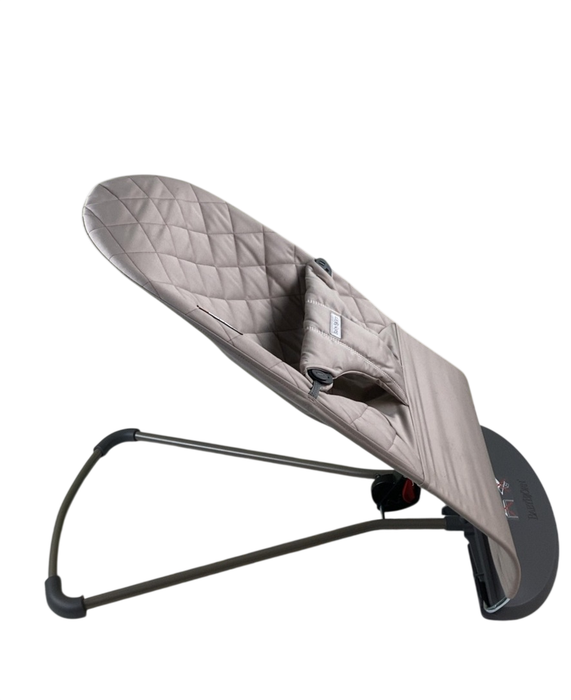 Shop BabyBjorn Bouncer Bliss, Dark Gray Frame, Sand Gray Cotton Classic Quilt at GoodBuy Gear