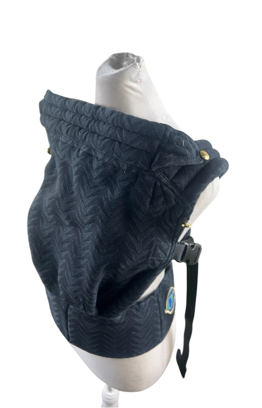 Shop Artipoppe Zeitgeist Cotton Carrier, Arrow Zorro at GoodBuy Gear