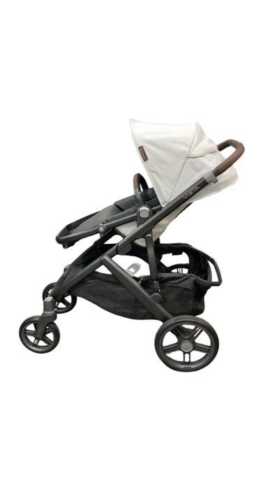 Shop UPPAbaby Vista V3 Stroller, 2024, Savannah (Pearl Gray Jacquard) at GoodBuy Gear