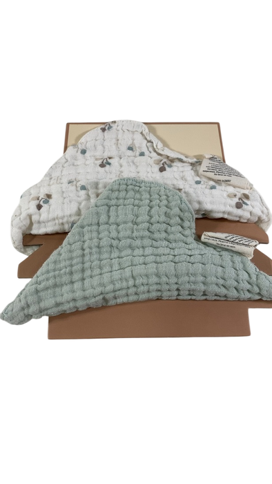 Shop Crane Baby Muslin 3 Piece Bib Set, Poppy at GoodBuy Gear