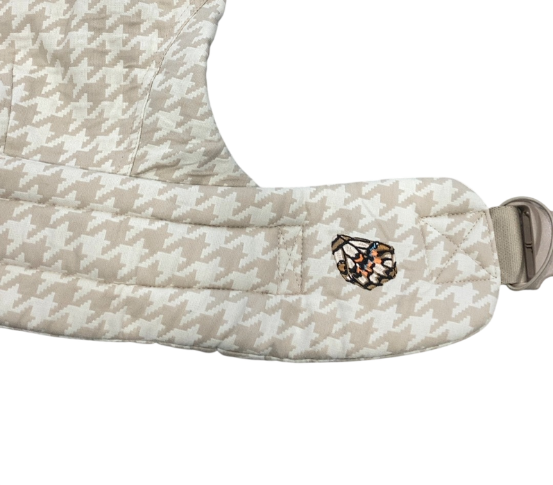 Shop Mabē The Monarch Carrier, Houndstooth at GoodBuy Gear