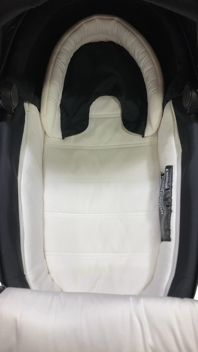 Shop Cybex MIOS LUX Carry Cot, Onyx Black at GoodBuy Gear