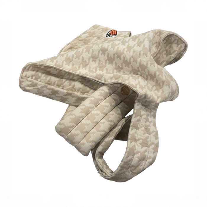 Shop Mabē The Monarch Toddler Sling, Houndstooth at GoodBuy Gear