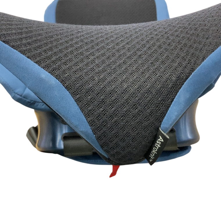 Shop WAYB Pico Portable Car Seat, 2023, Midnight Sky at GoodBuy Gear