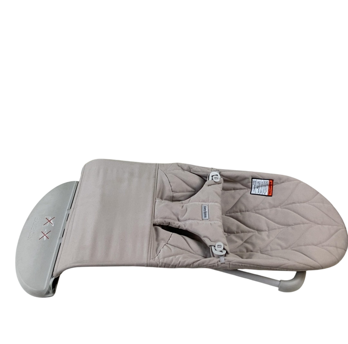 Shop BabyBjorn Bouncer Bliss, Light Gray Frame, Sand Gray Cotton Petal Quilt at GoodBuy Gear