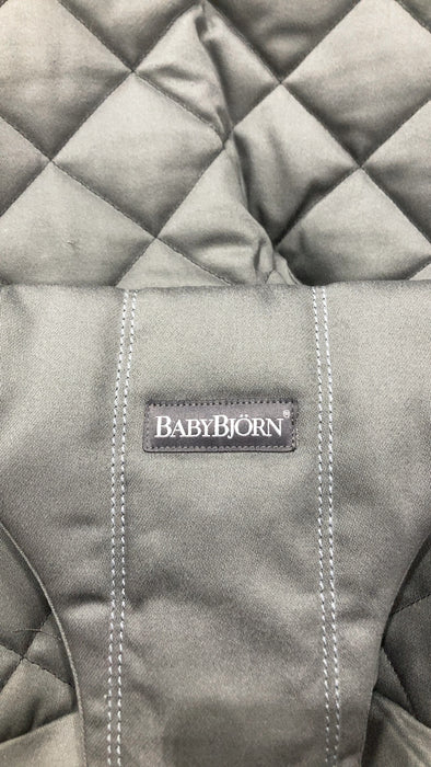 Shop BabyBjorn Bouncer Bliss Bundle With Toy Bar, Flying Friends, Dark Gray Frame, Anthracite Cotton Classic Quilt at GoodBuy Gear