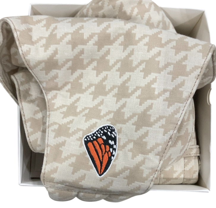 Shop Mabē The Monarch Toddler Sling, Houndstooth at GoodBuy Gear