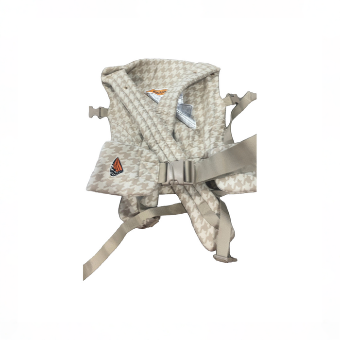 Shop Mabē The Monarch Carrier, Houndstooth at GoodBuy Gear