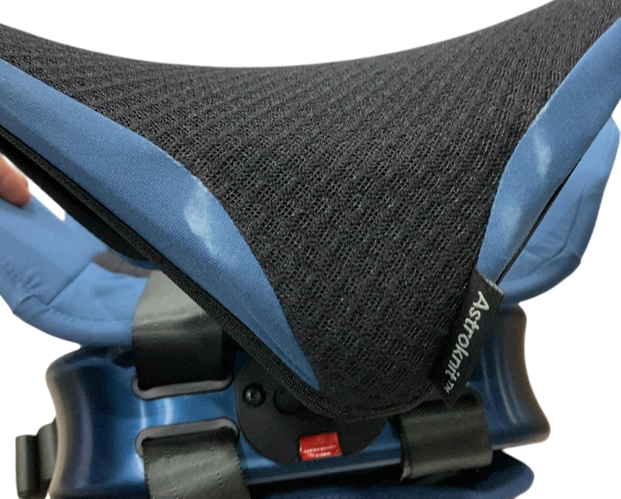Shop WAYB Pico Portable Car Seat, 2023, Midnight Sky at GoodBuy Gear