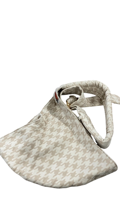 Shop Mabē The Monarch Toddler Sling, Houndstooth at GoodBuy Gear