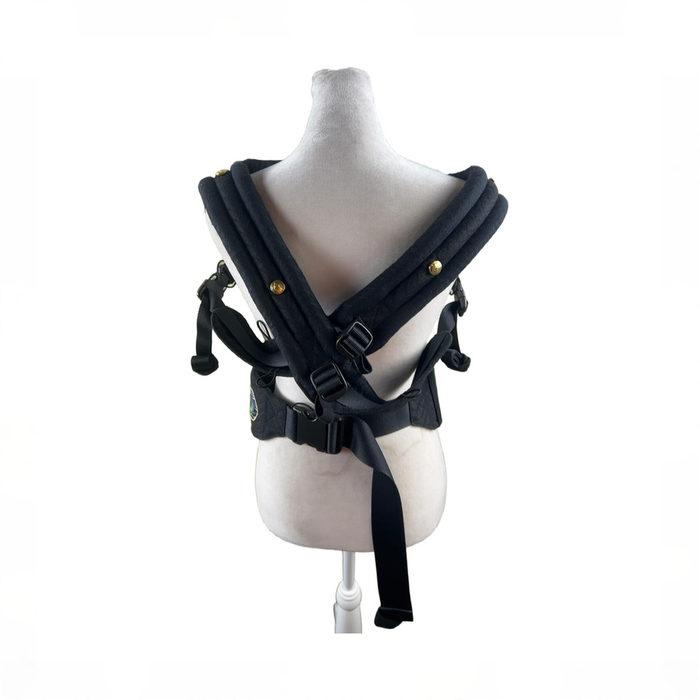 Shop Artipoppe Zeitgeist Cotton Carrier, Arrow Zorro at GoodBuy Gear