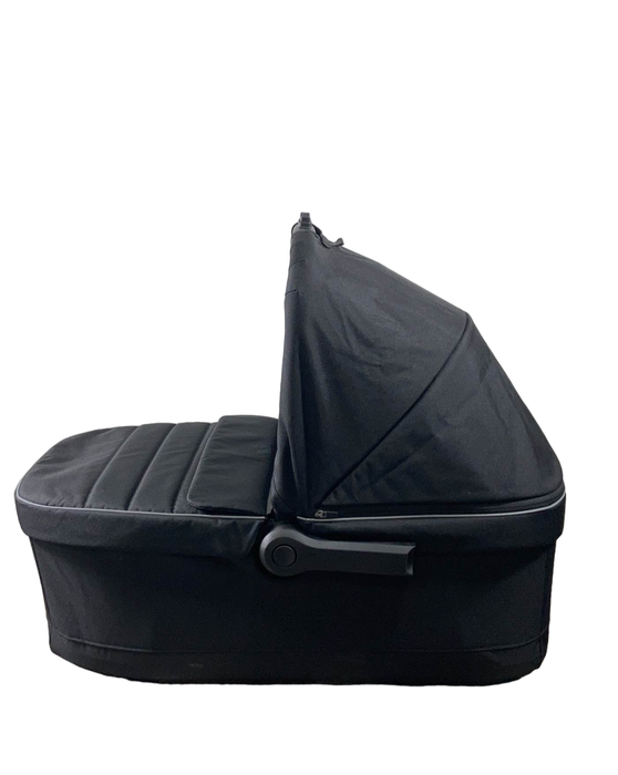 Shop Thule Sleek Bassinet, Midnight Black at GoodBuy Gear