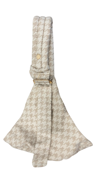 Shop Mabē The Monarch Toddler Sling, Houndstooth at GoodBuy Gear