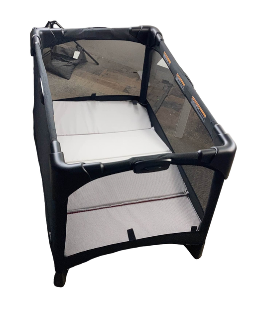 secondhand 4moms Breeze Playard Plus, 1045