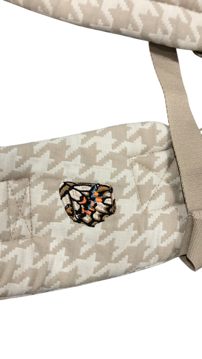 Shop Mabē The Monarch Carrier, Houndstooth at GoodBuy Gear