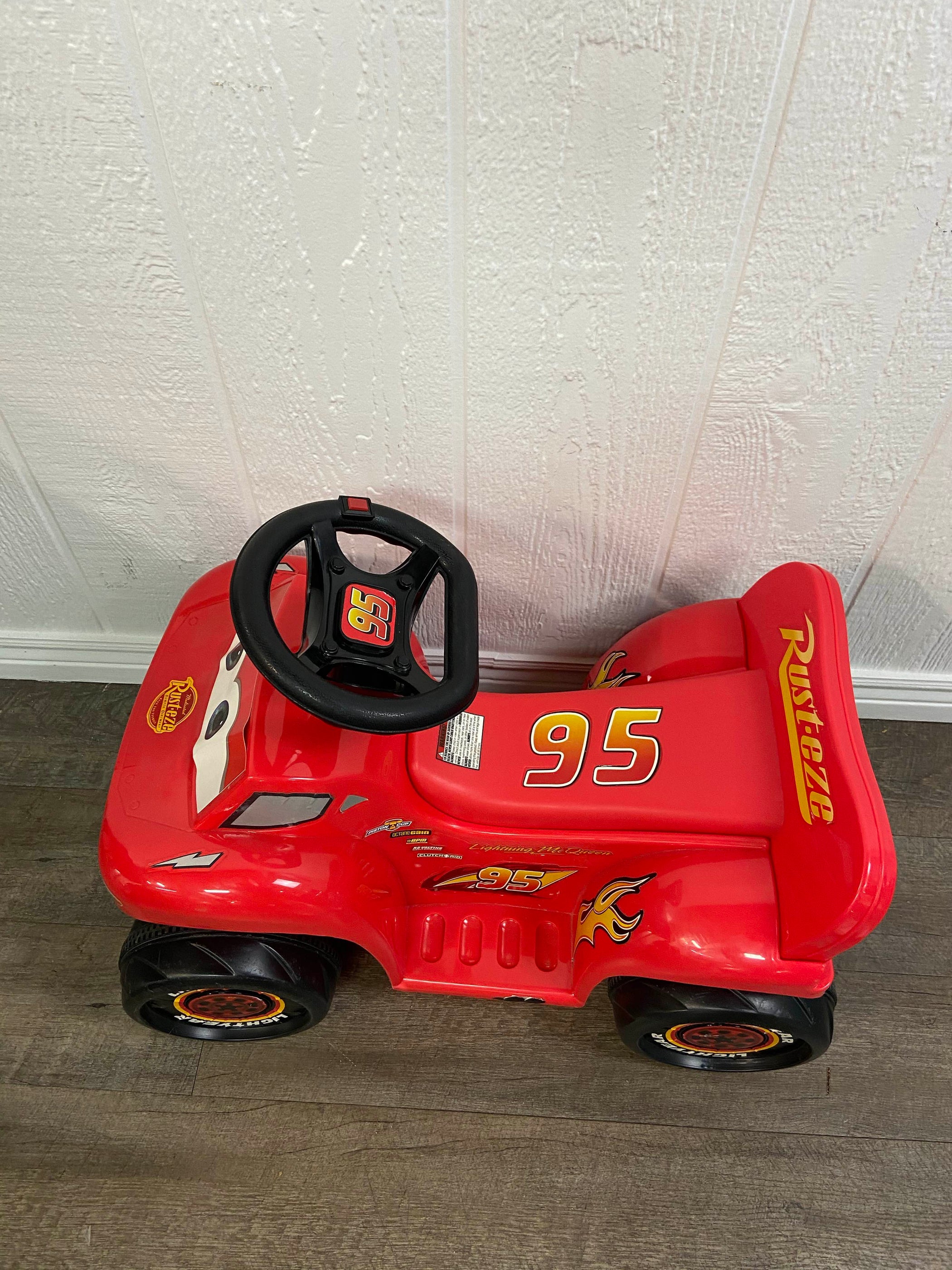 Disney Pixar Lightning McQueen Toddler Ride On — GoodBuy Gear