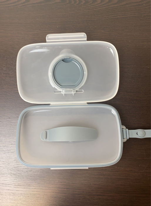 Shop Skip Hop Grab & Go Snug Seal Wipes Case, Grey at GoodBuy Gear