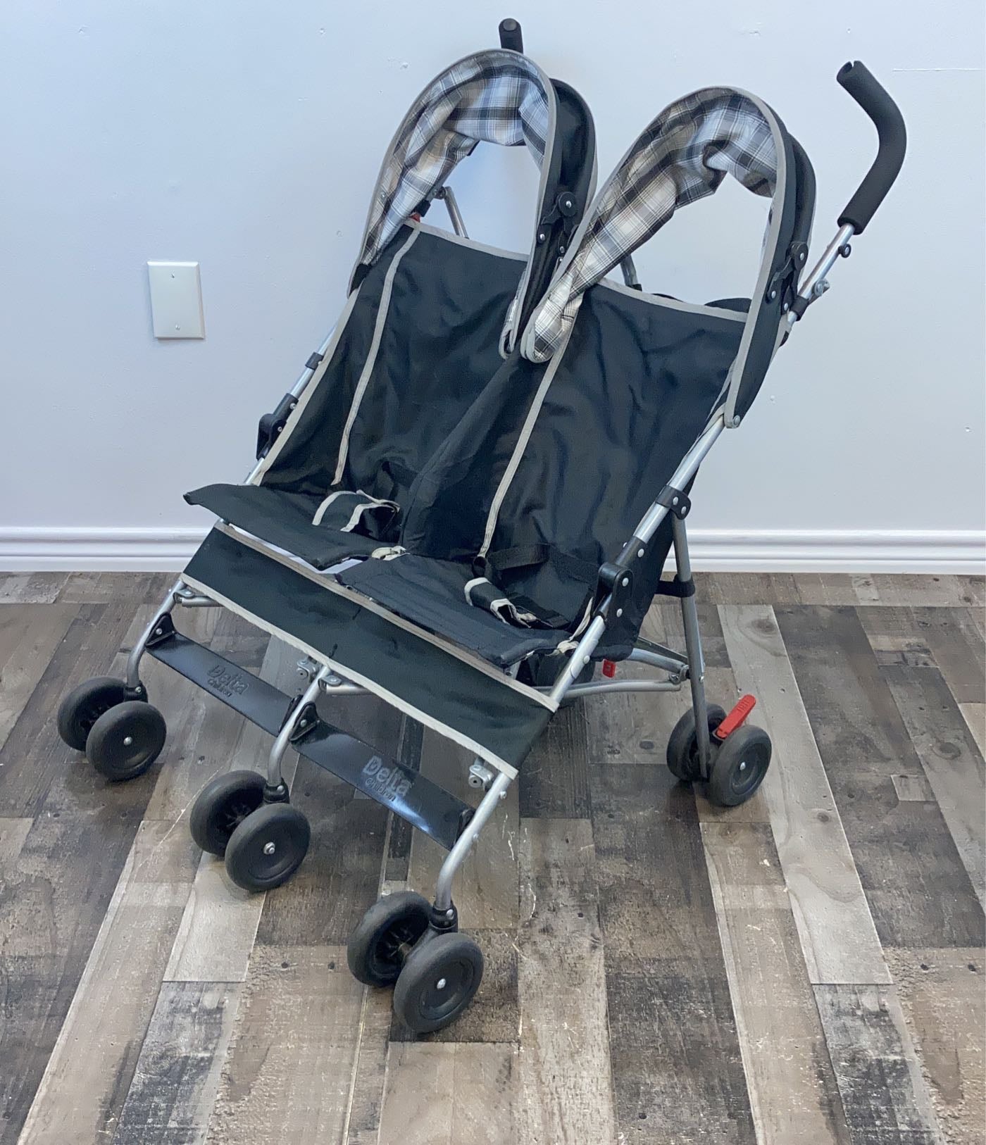 Delta children lx side outlet by side double stroller