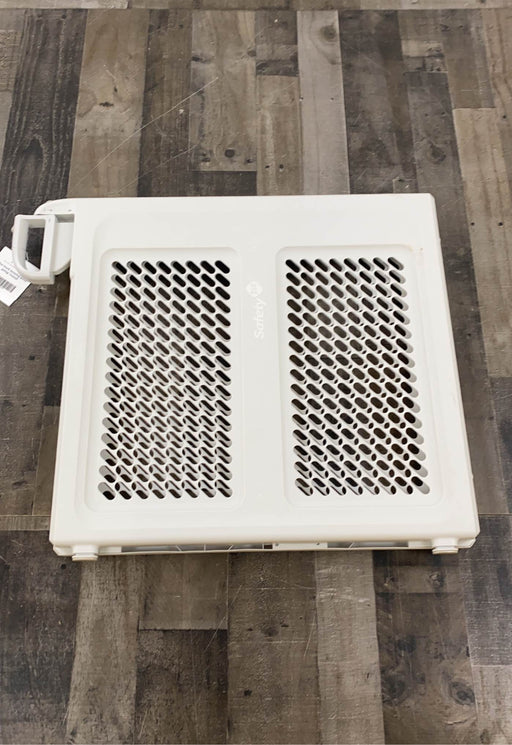 used Safety 1st Pressure Mount Lift, Lock and Swing Gate