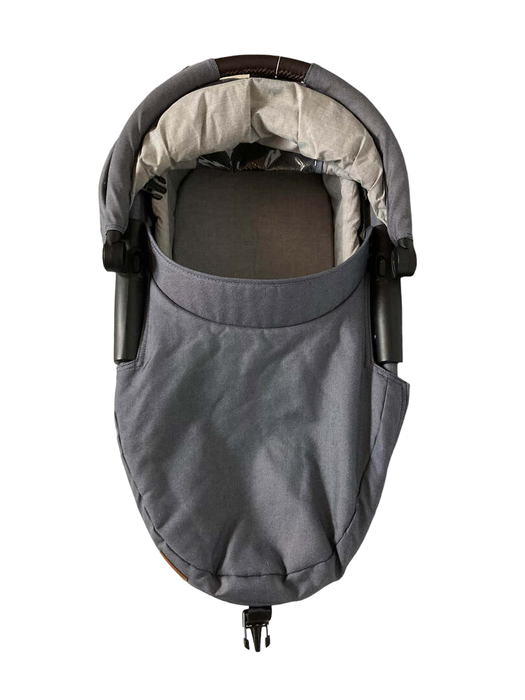 secondhand Mutsy Evo Bassinet Industrial
