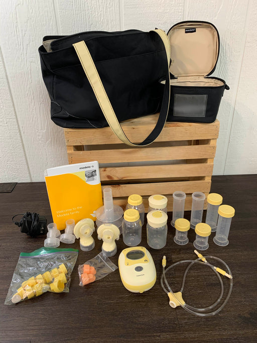 used Medela Freestyle Breast Pump and Pumping Bundle