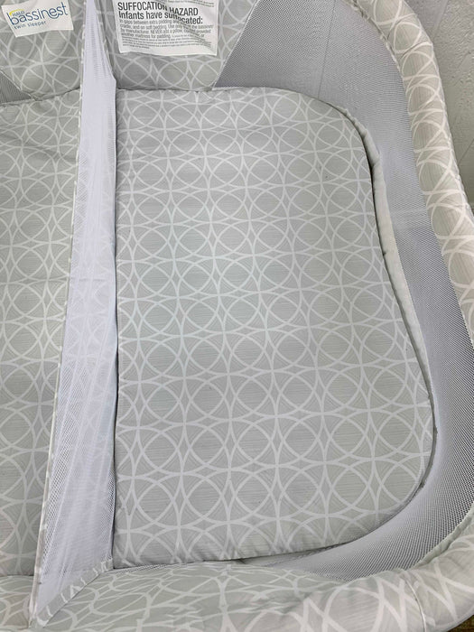 Shop Halo Bassinest Twin Sleeper at GoodBuy Gear