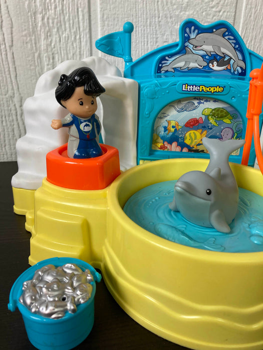 secondhand Fisher Price Little People Aquarium Visit