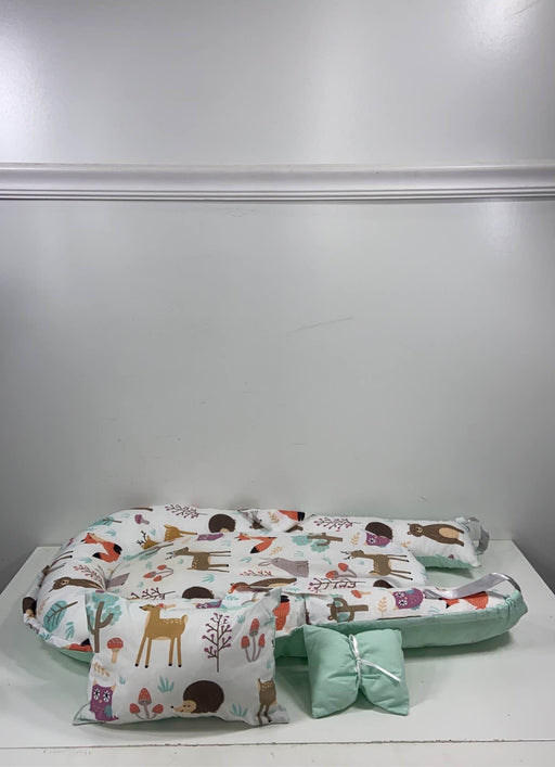 secondhand Newborn Lounger, With Accessories