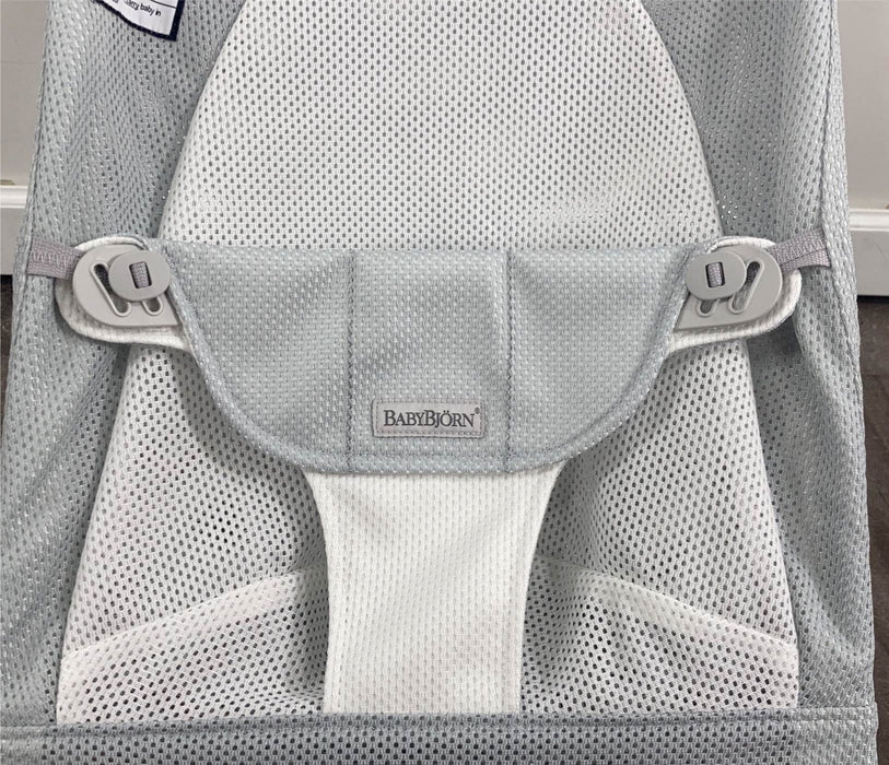 BabyBjorn Bouncer Bliss, Light Gray Frame, Silver/White Mesh-REQUESTED PICTURE 7/19 PHOTO LOCATION