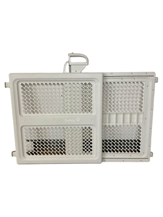 used Safety 1st Pressure Mount Lift, Lock and Swing Gate