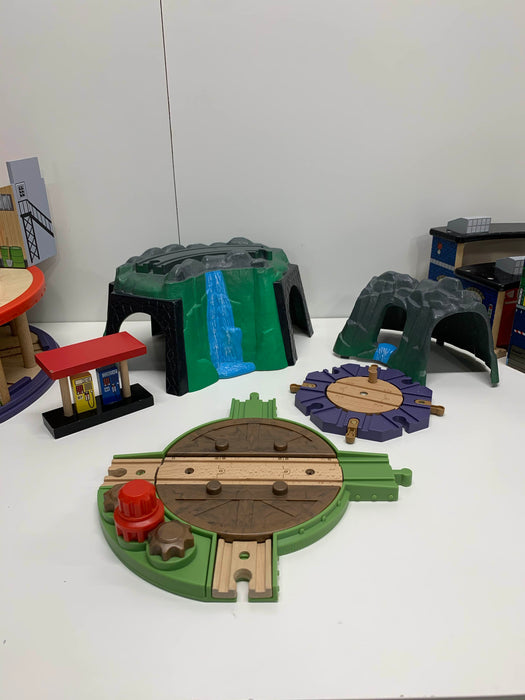 Shop BUNDLE Train Tracks, Depots, and Accessories at GoodBuy Gear