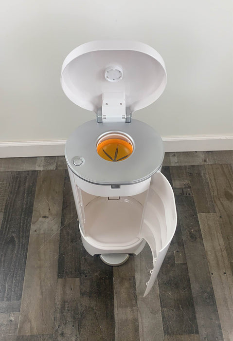 Shop Munchkin Step Diaper Pail at GoodBuy Gear