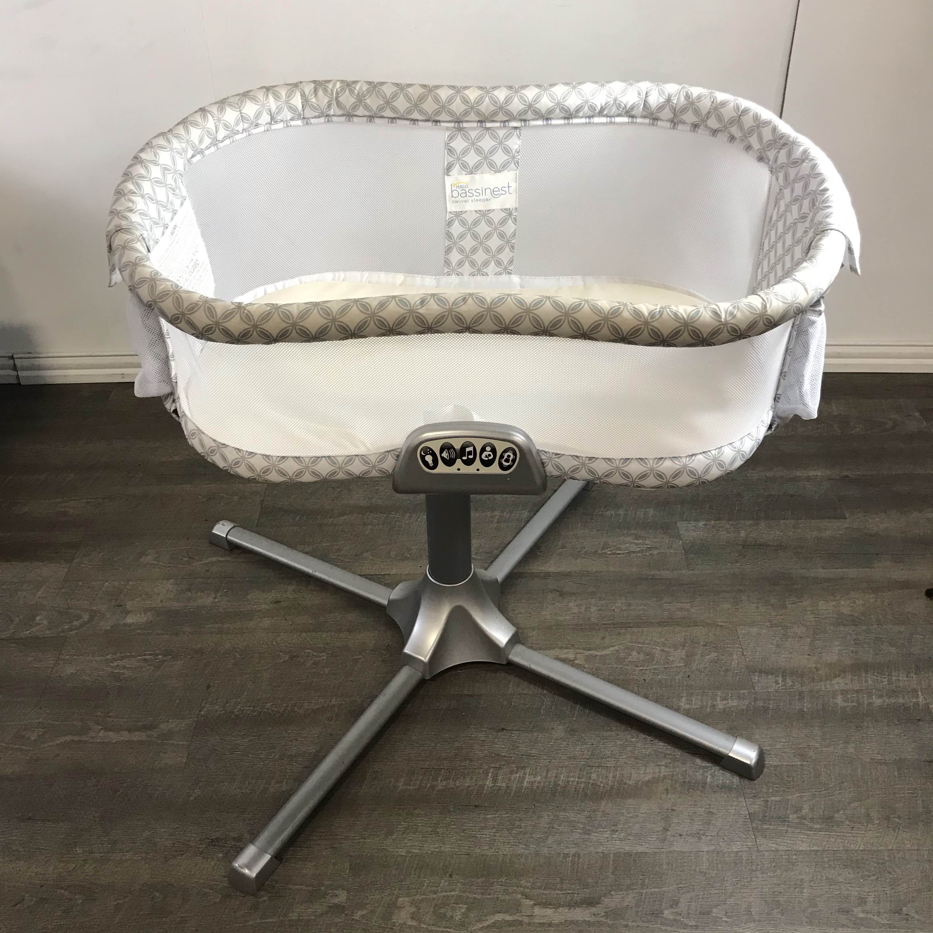 Goodbuy Gear Halo Bassinest Swivel Sleeper Used Halo Bassinest