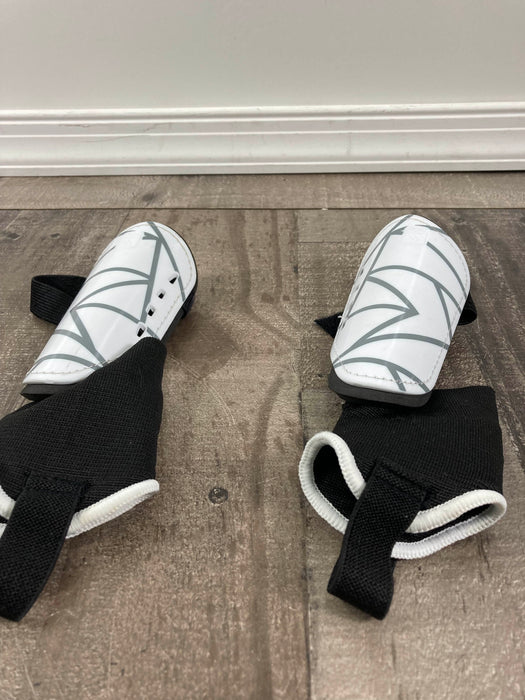 used Dicks Sporting Goods Soccer Shin Guards, Size Small