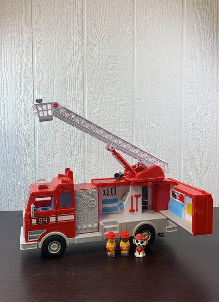 Real-Action Fire Engine at Lakeshore